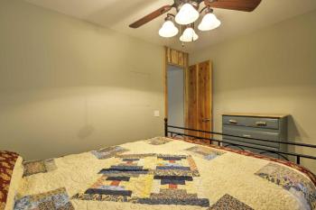 Lovely Ulster Cabin with Hot Tub, Fire Pit and 3 Ponds!